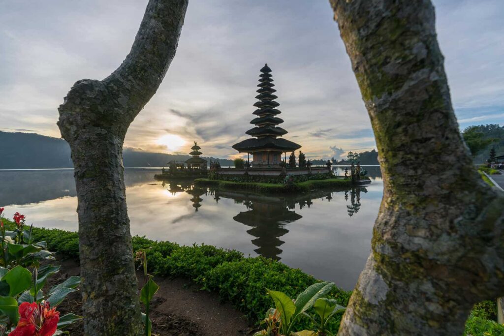 Sonnenaufgang beim Wassertempel auf Bali|Tempel Tanah Lot Bali|Blick auf die Reisterrassen Jatiluwih