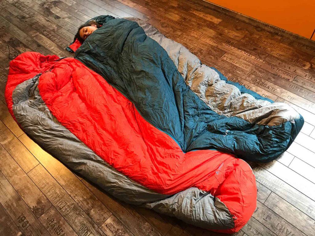 Steffi im Schlafsack|Temperaturbereich Schlafsack|Schlafsack zusammengerollt