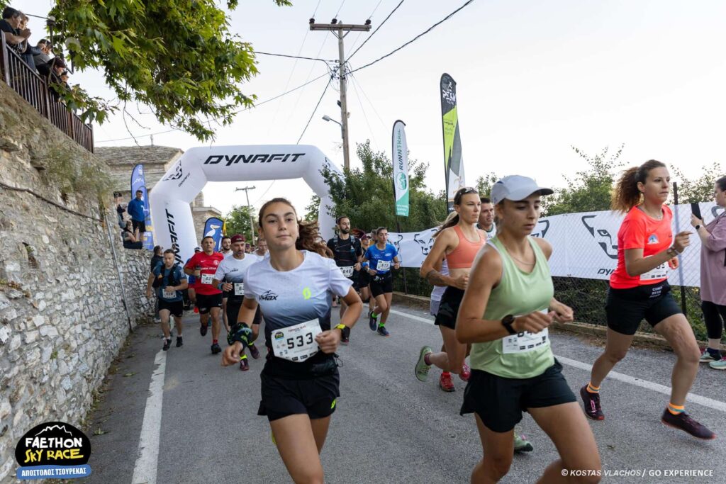 Läuferinnen am Start des Faethon Trail Lauf in Griechenland